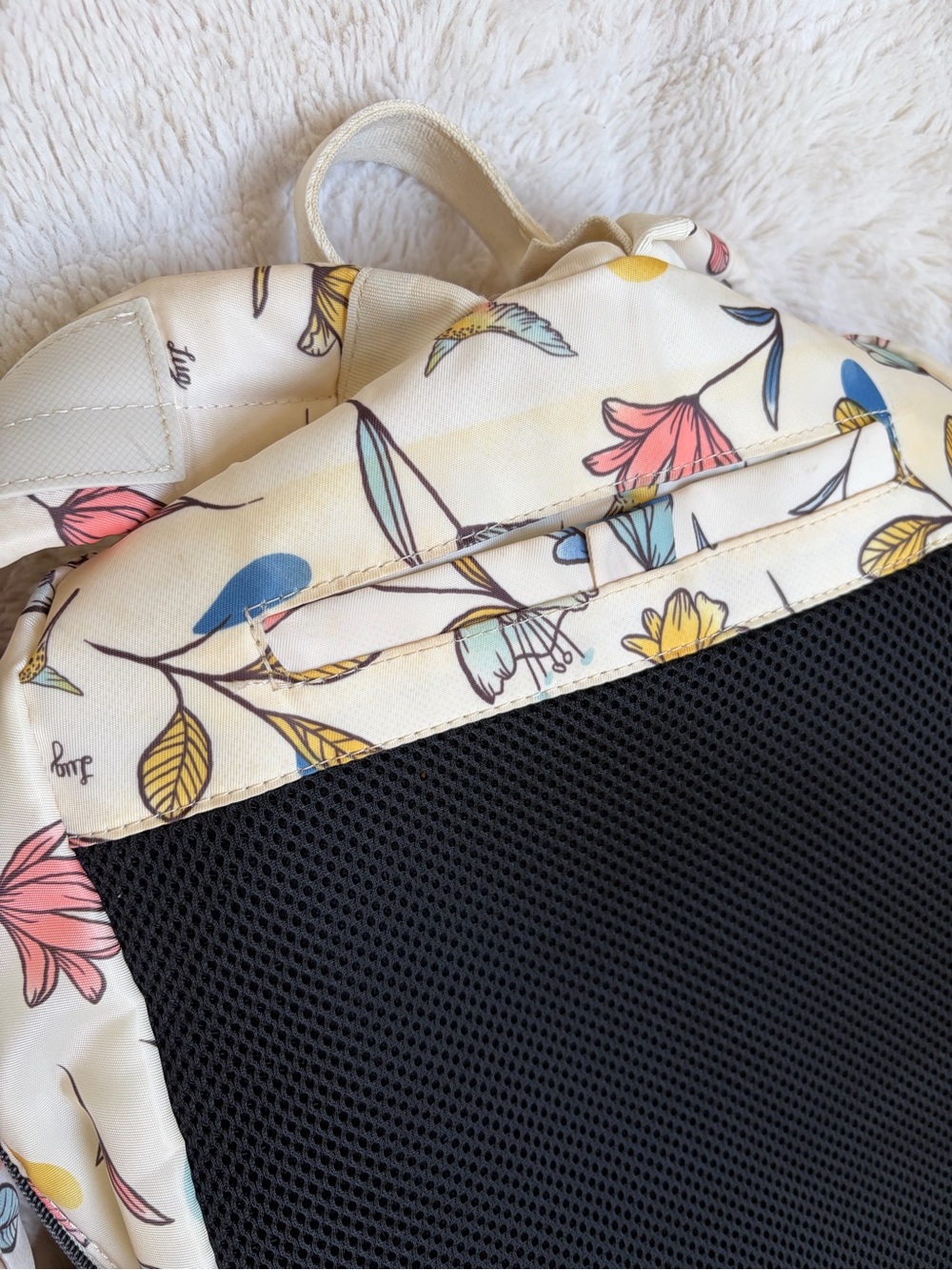 GUC Lug Roadster Backpack - Hummingbird Floral **see photos, read description** - Picture 4 of 9